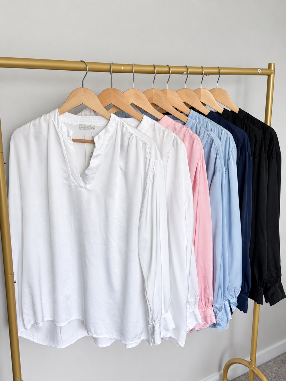 IT024 🇮🇹 Made in Italy 100% Viscose Silky V-Neck Blouse – 3 Colors